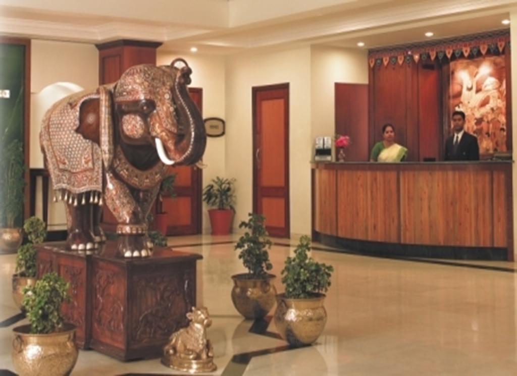 Renest Shraddha Inn - Ширди Интерьер фото