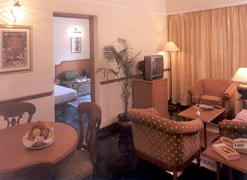 Renest Shraddha Inn - Ширди Номер фото